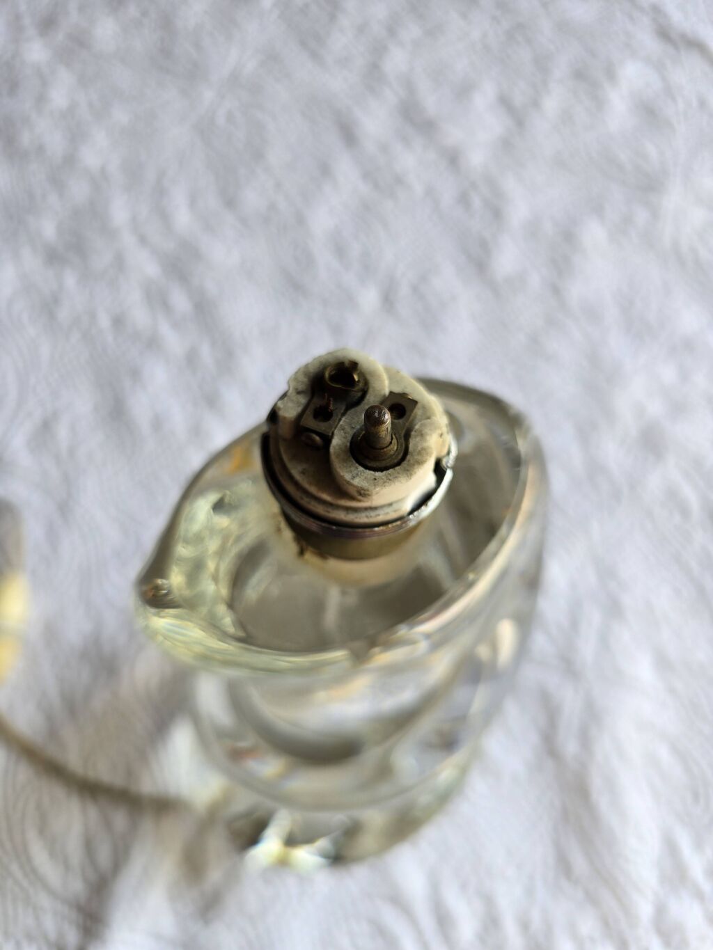 Pied de lampe vintage en cristal de Sèvres torsadé années 60-70