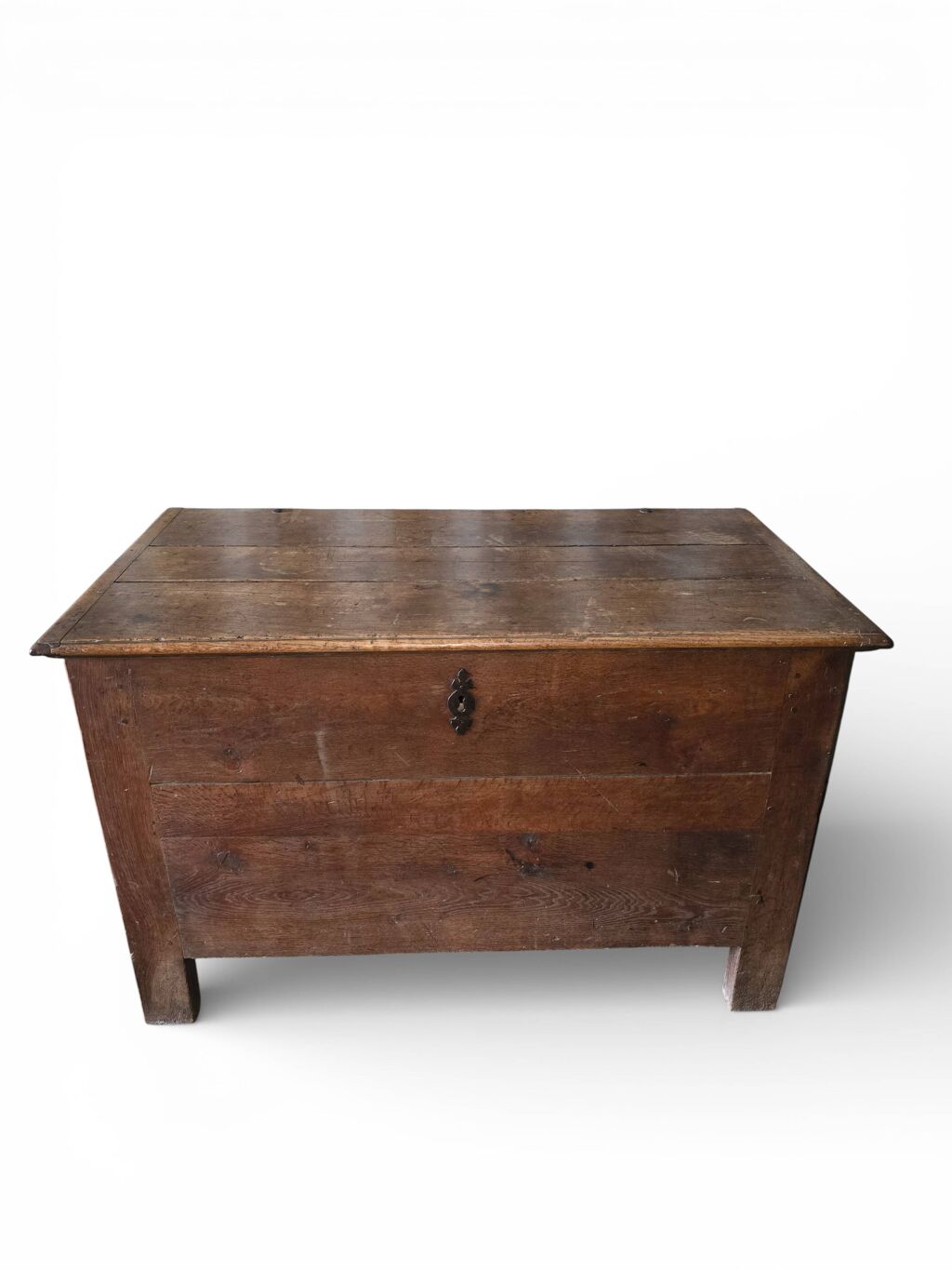 Maie/coffre ancien en bois massif – patine authentique, couvercle ouvrant