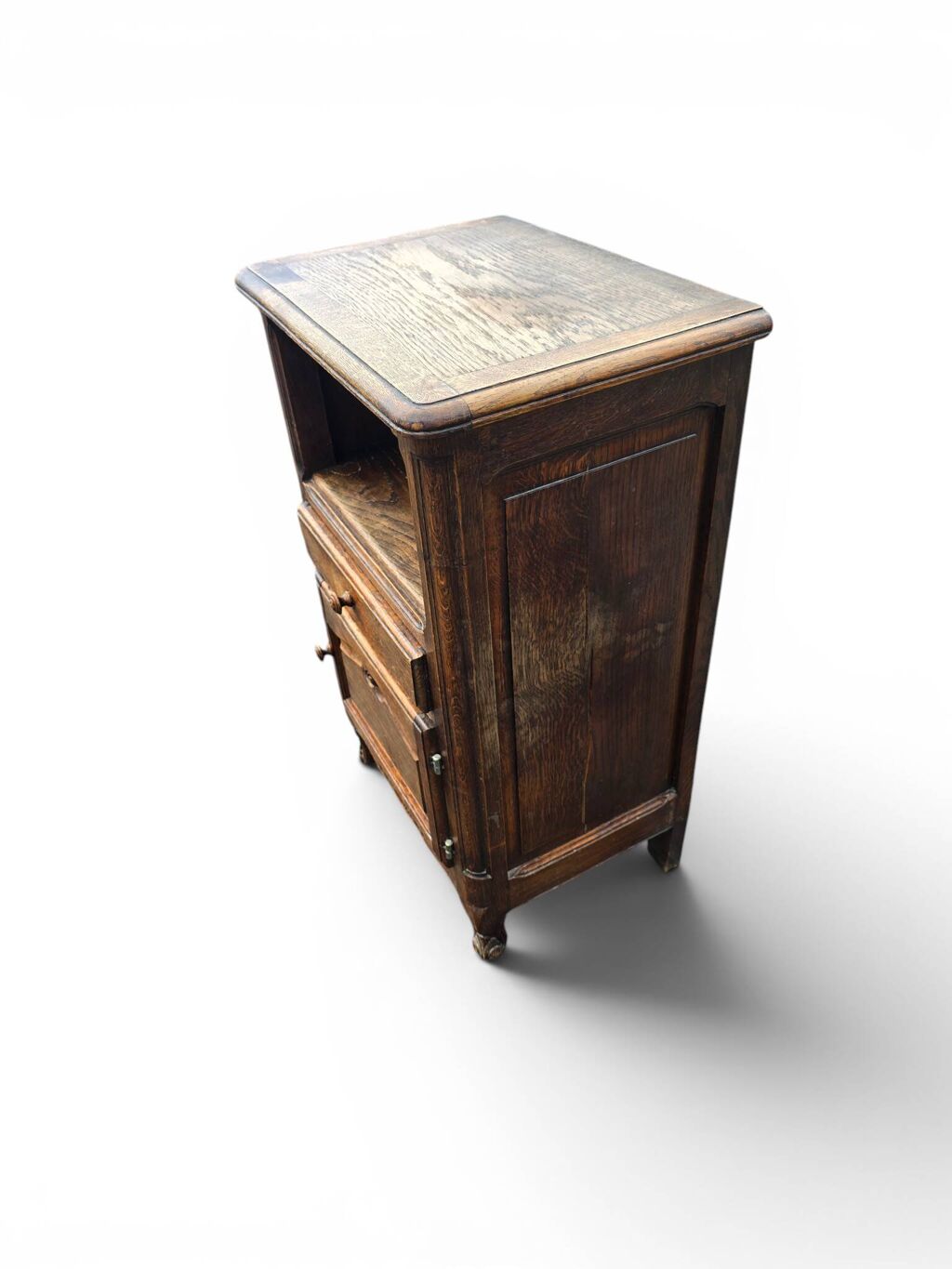 Petit meuble d’appoint en chêne sculpté style Louis XV