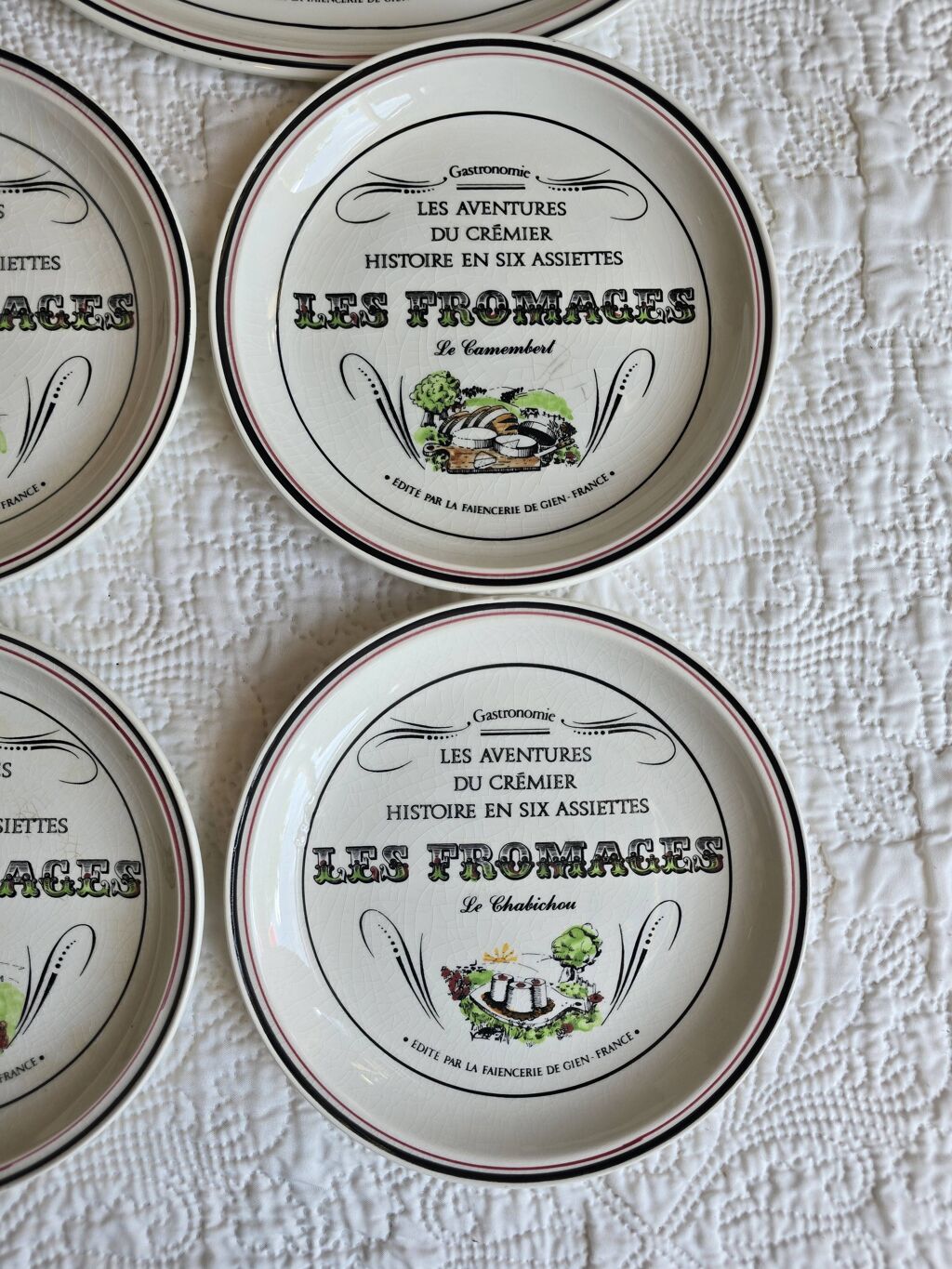 Lot de 12 assiettes Gien “Les Aventures du Fermier” – Fromages &amp; ferme