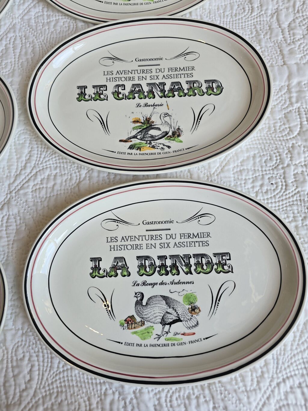 Lot de 12 assiettes Gien “Les Aventures du Fermier” – Fromages &amp; ferme