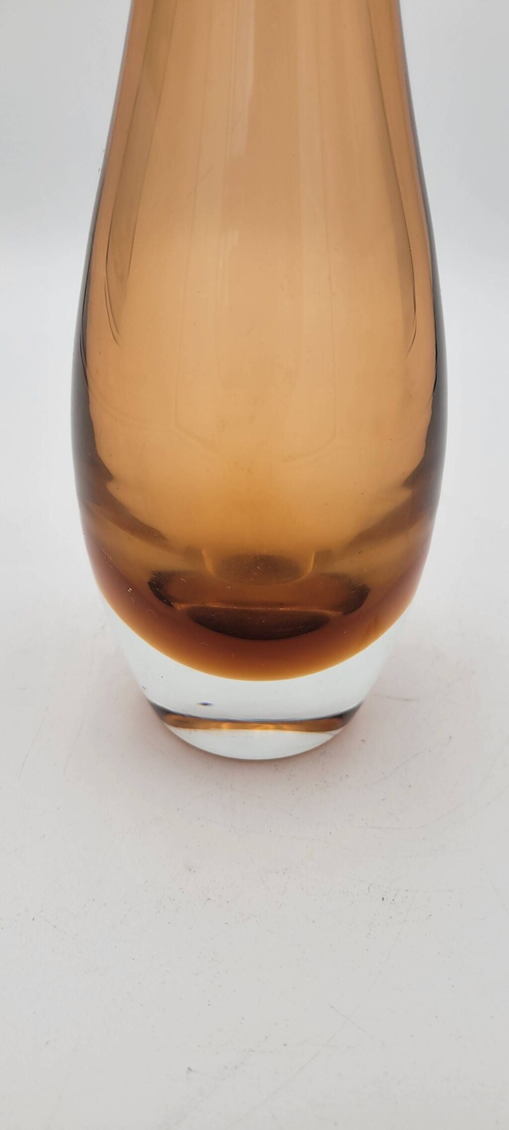 Vase en verre ambré