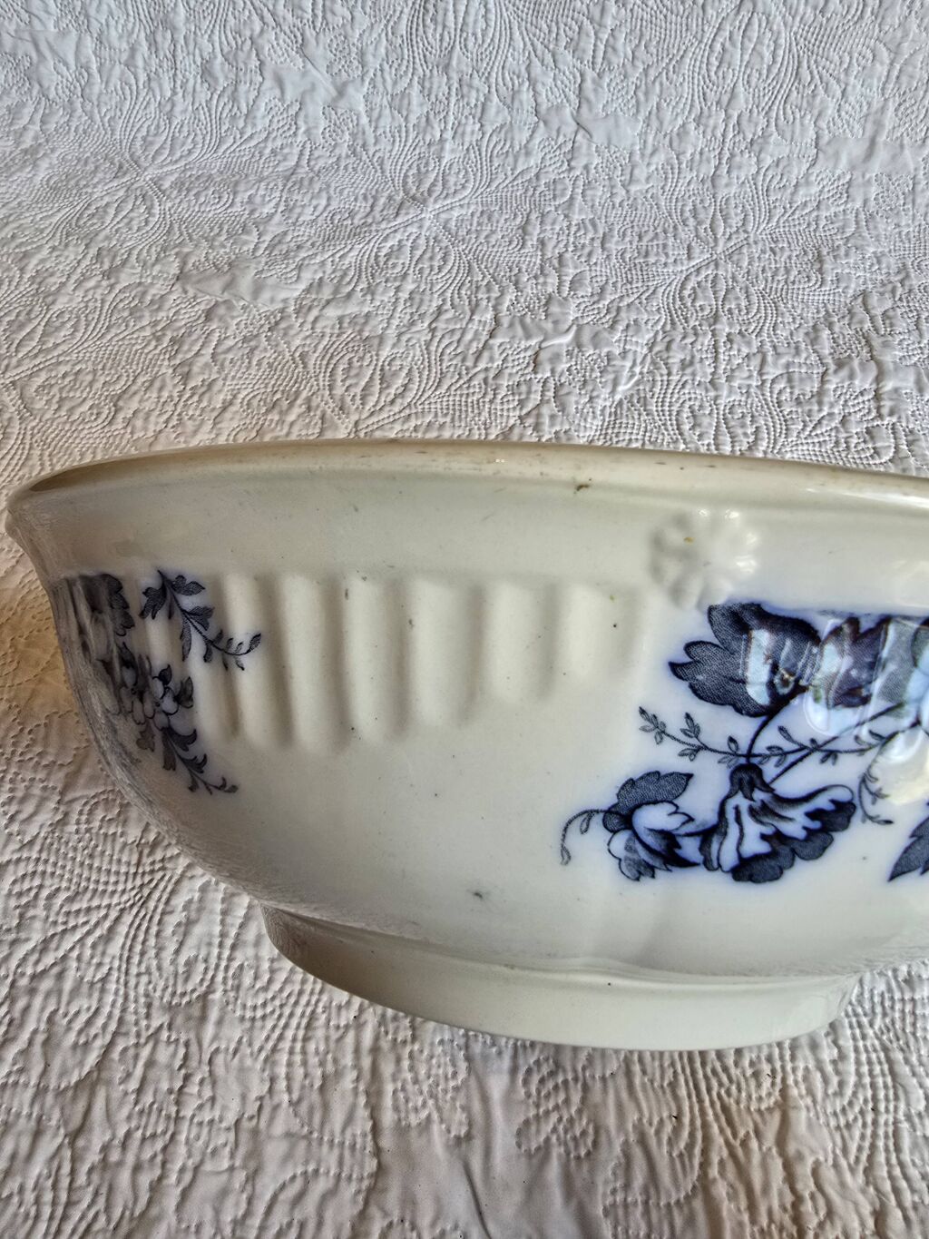 Grande vasque ancienne anglaise A.B &amp; Co modèle May – flow blue floral