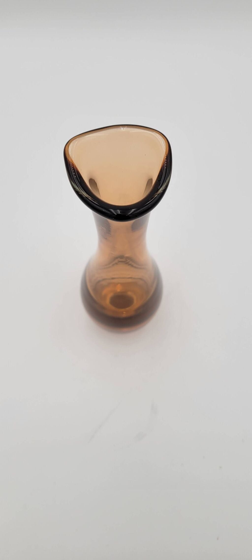 Vase en verre ambré