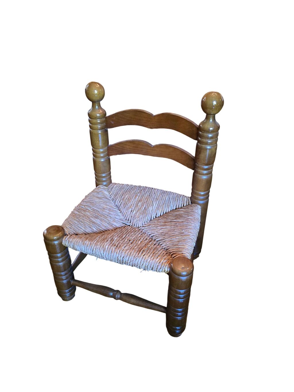 Paire de chaises basses de cheminée en bois tourné et paille, style Charles