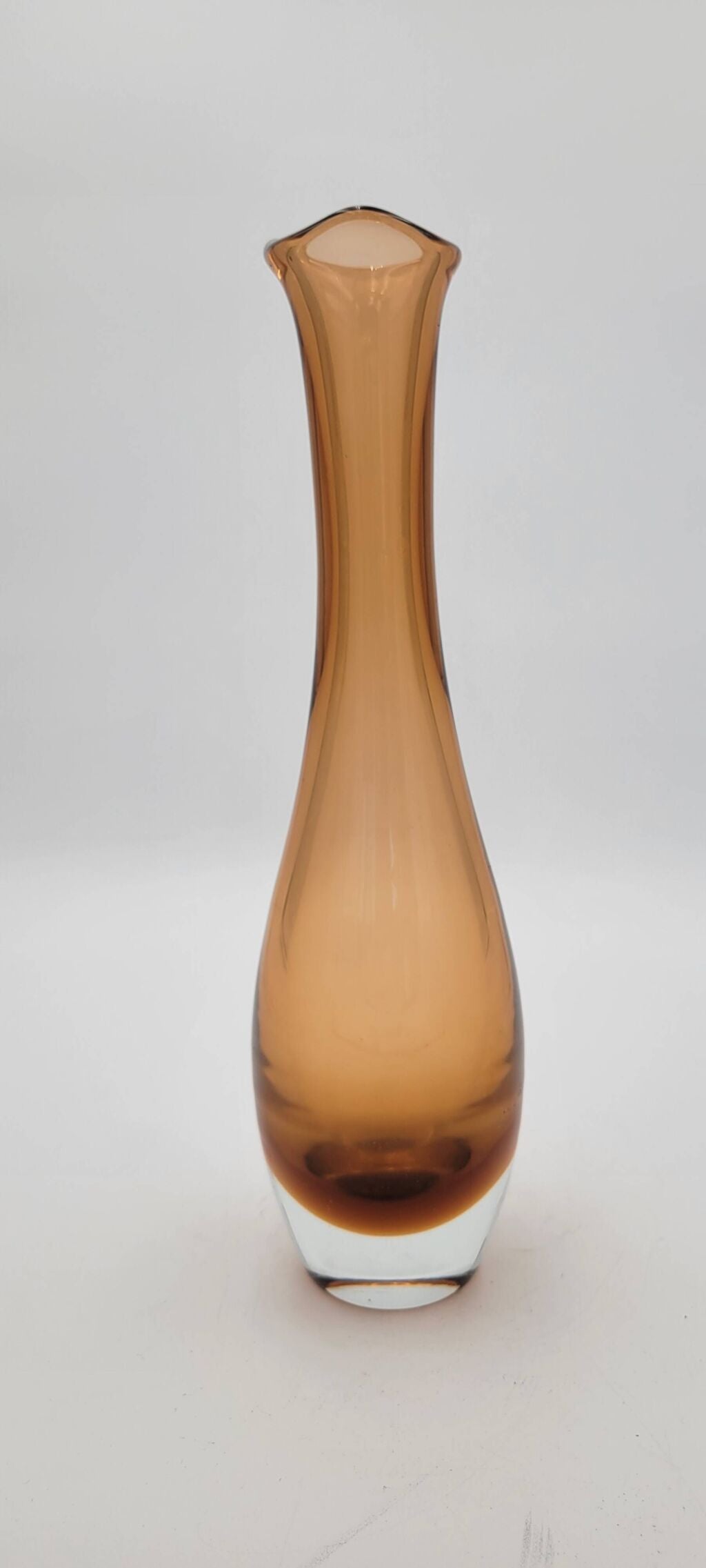 Vase en verre ambré