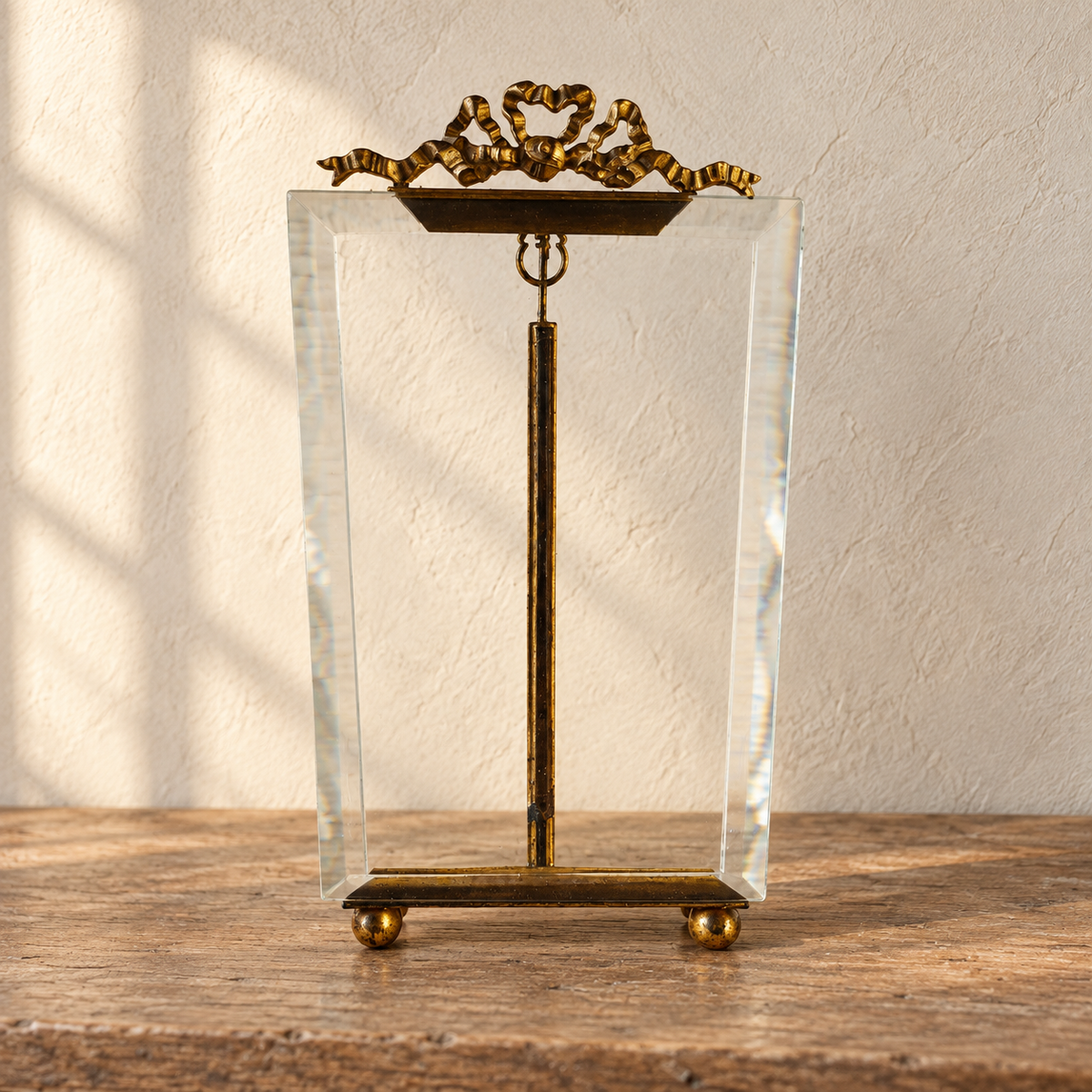 Cadre porte-photographie en verre biseauté et métal doré – style Louis XVI – vers 1900