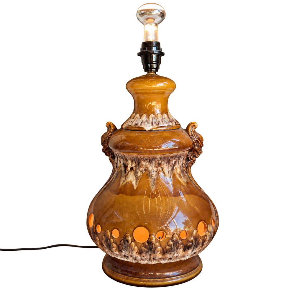 Grande lampe en céramique émaillée caramel et crème – Décor en relief et double éclairage