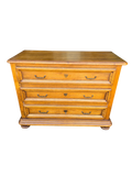 Commode ancienne en chêne à trois tiroirs de style Louis XIII