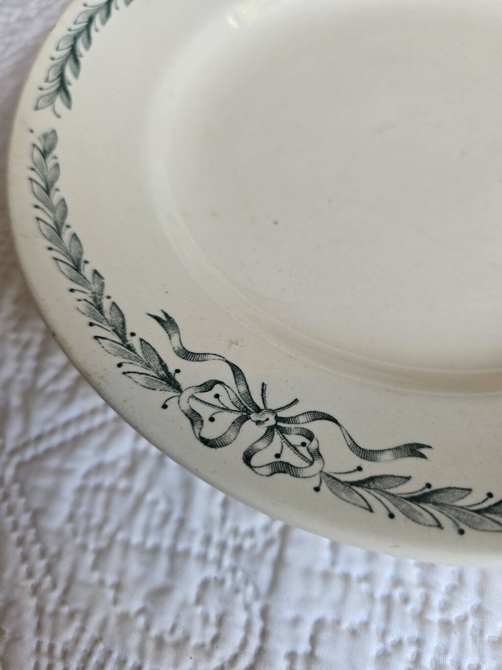 Plat ovale ancien Longchamp modèle Bulle – faïence décor guirlande verte