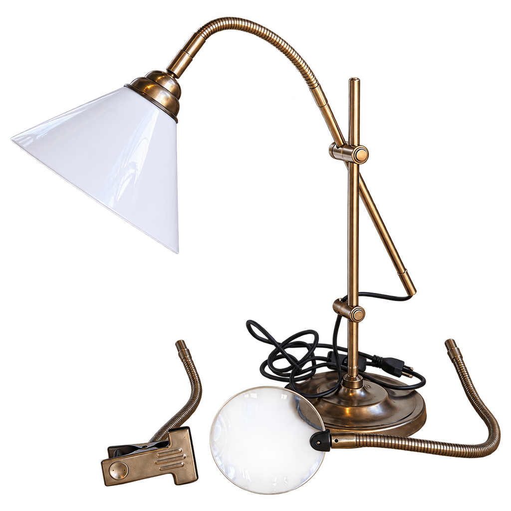 Lampe de bureau articulée Daylight avec loupe et pince – Finition laiton vieilli