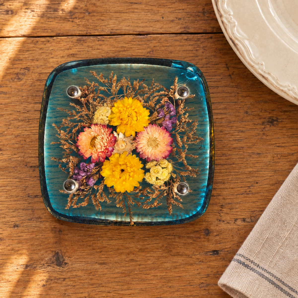 Dessous-de-plat vintage résine bleue et fleurs séchées – 17,5 cm