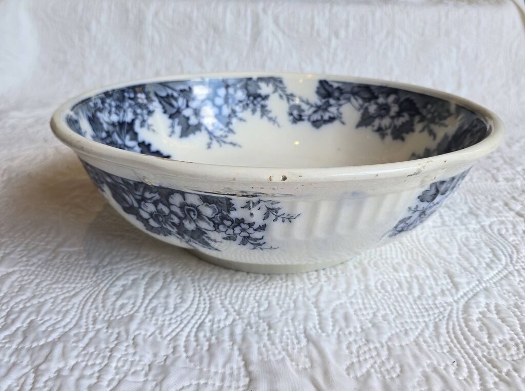 Grande vasque ancienne anglaise A.B &amp; Co modèle May – flow blue floral