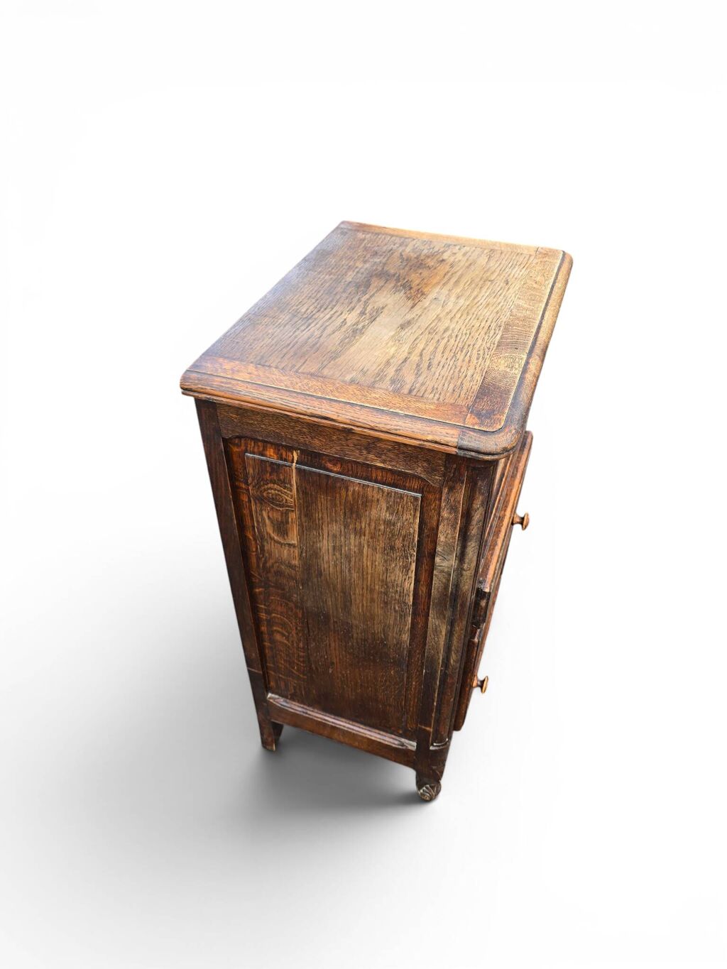 Petit meuble d’appoint en chêne sculpté style Louis XV