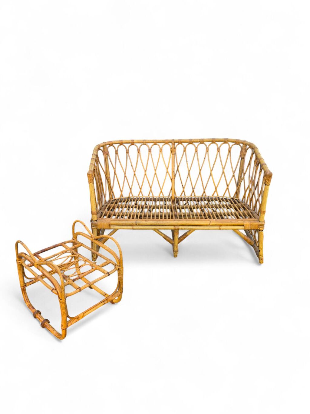 Canapé et table d'appoint vintage en rotin
