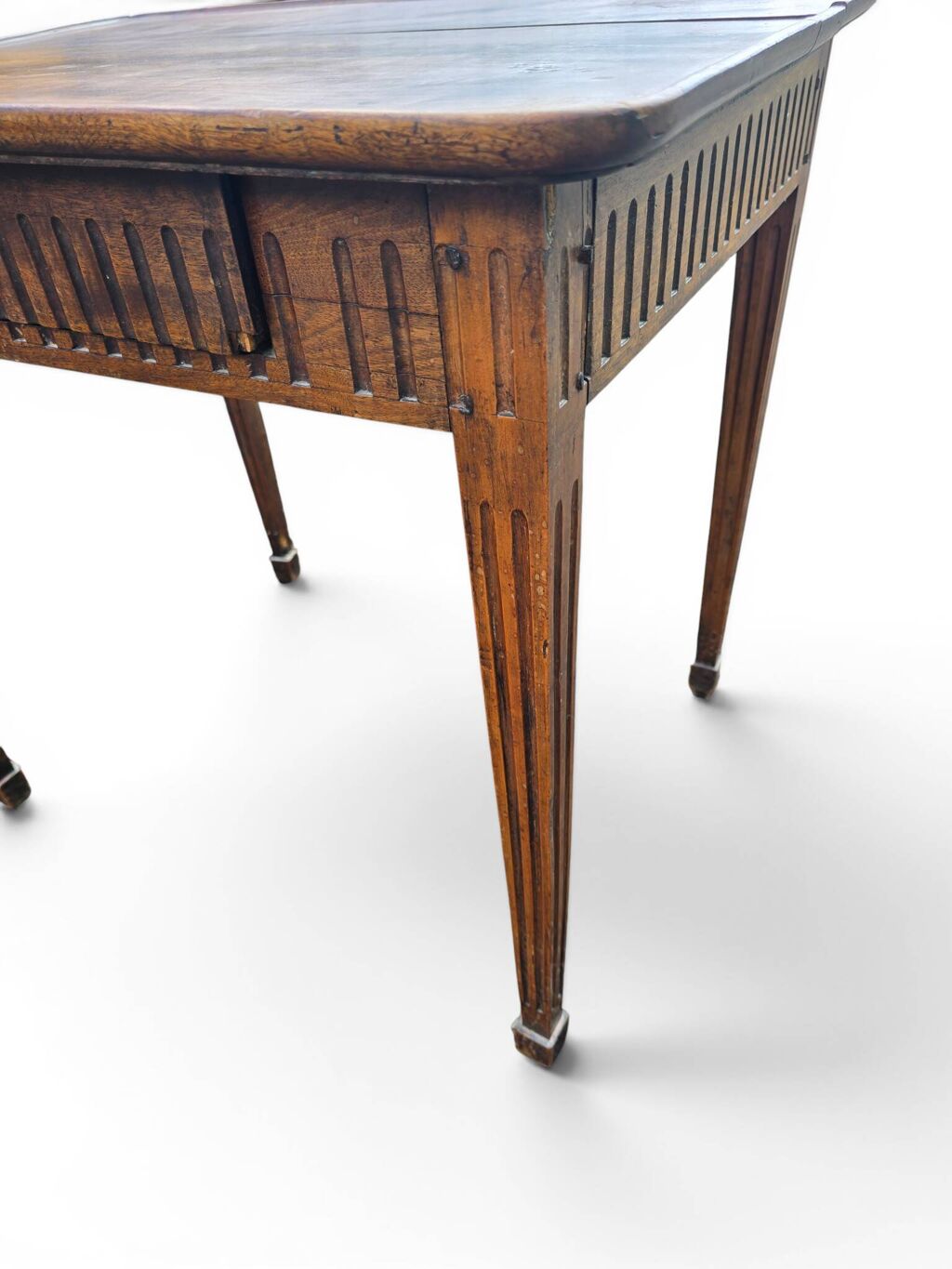 Table à jeux ancienne style Louis XVI en bois patiné