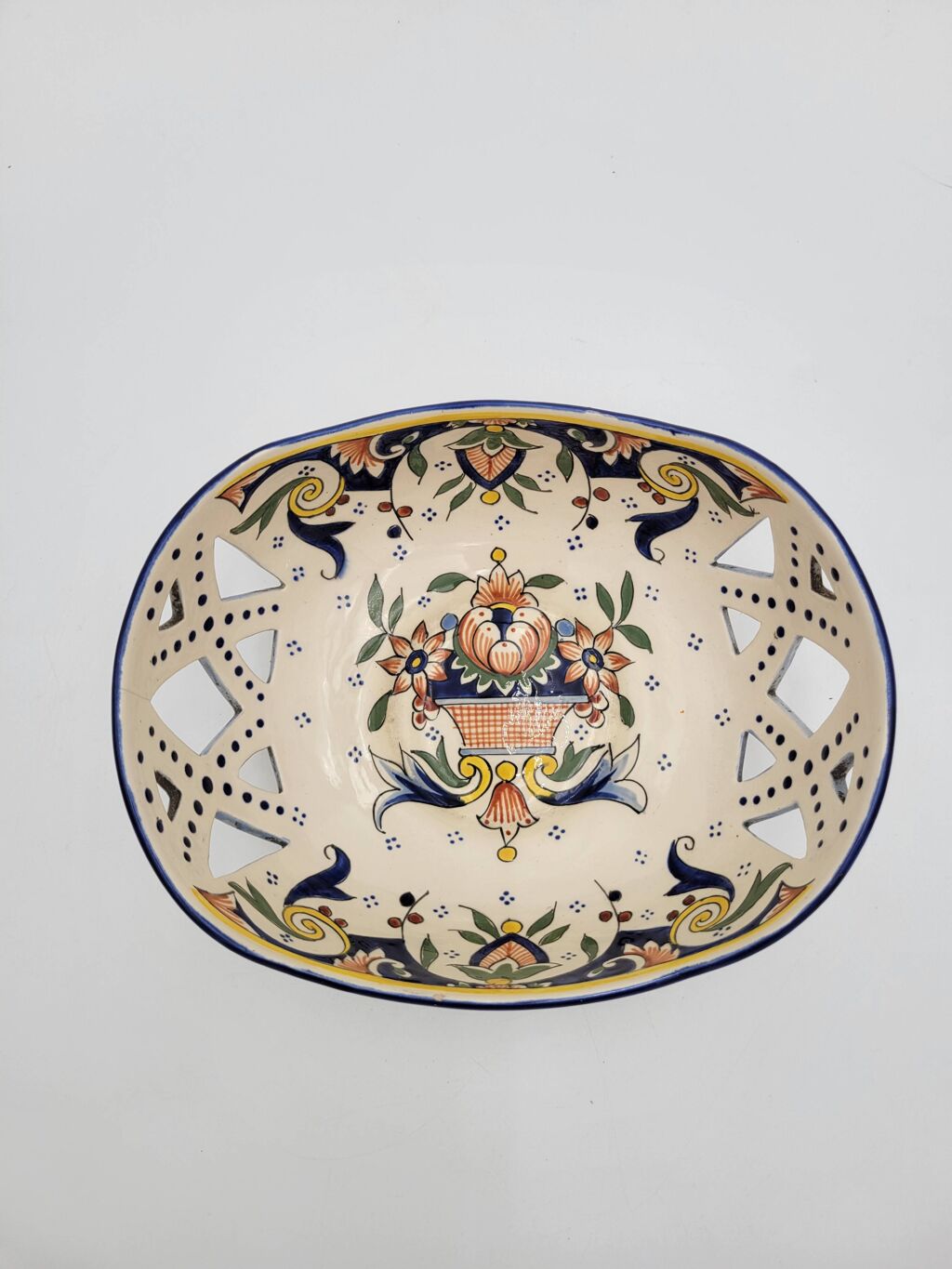 Coupe percée en faïence de Rouen