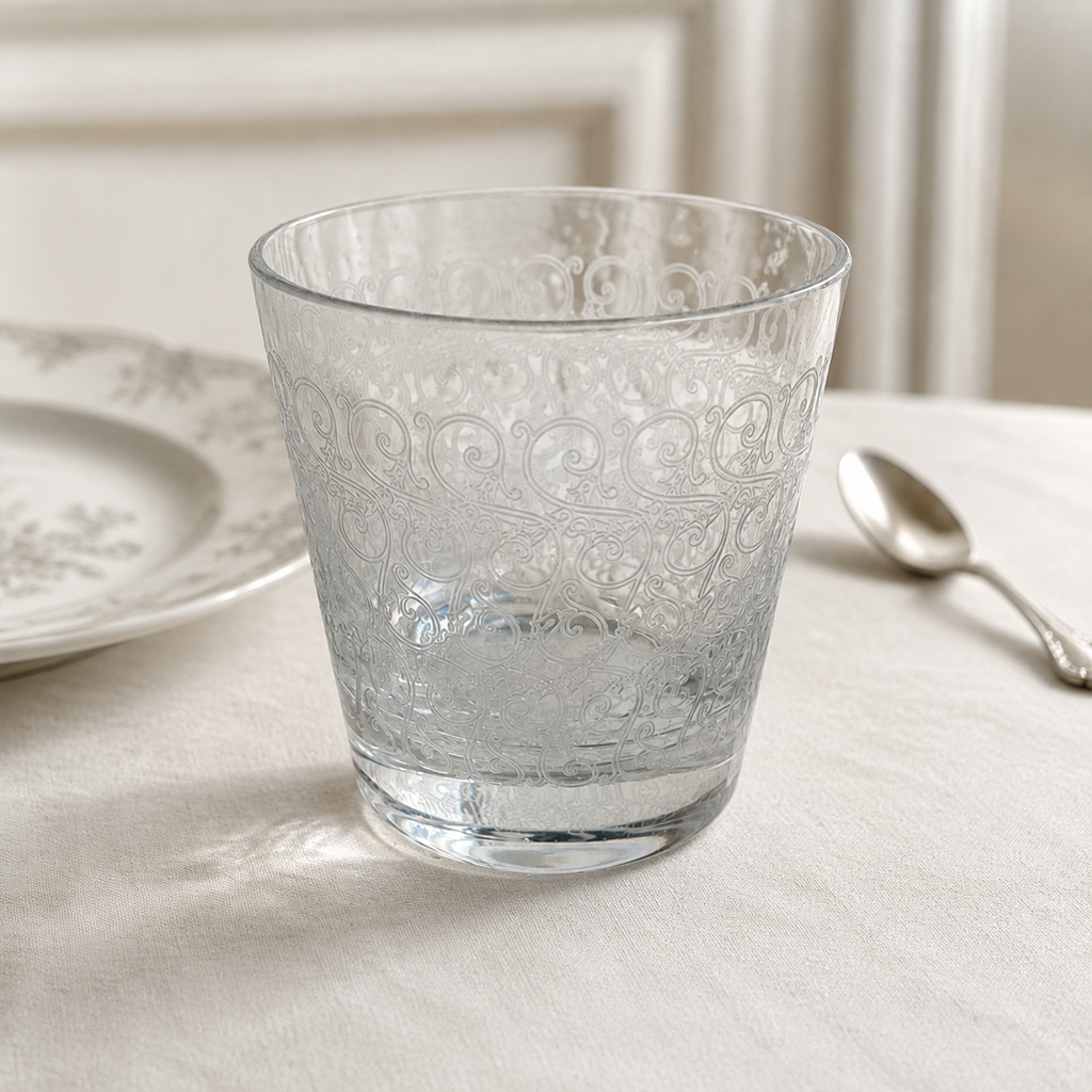 Verre à eau Baccarat en cristal gravé – décor d’arabesques – XXe siècle