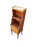 Petit meuble étagère de style Louis XVI en acajou et laiton