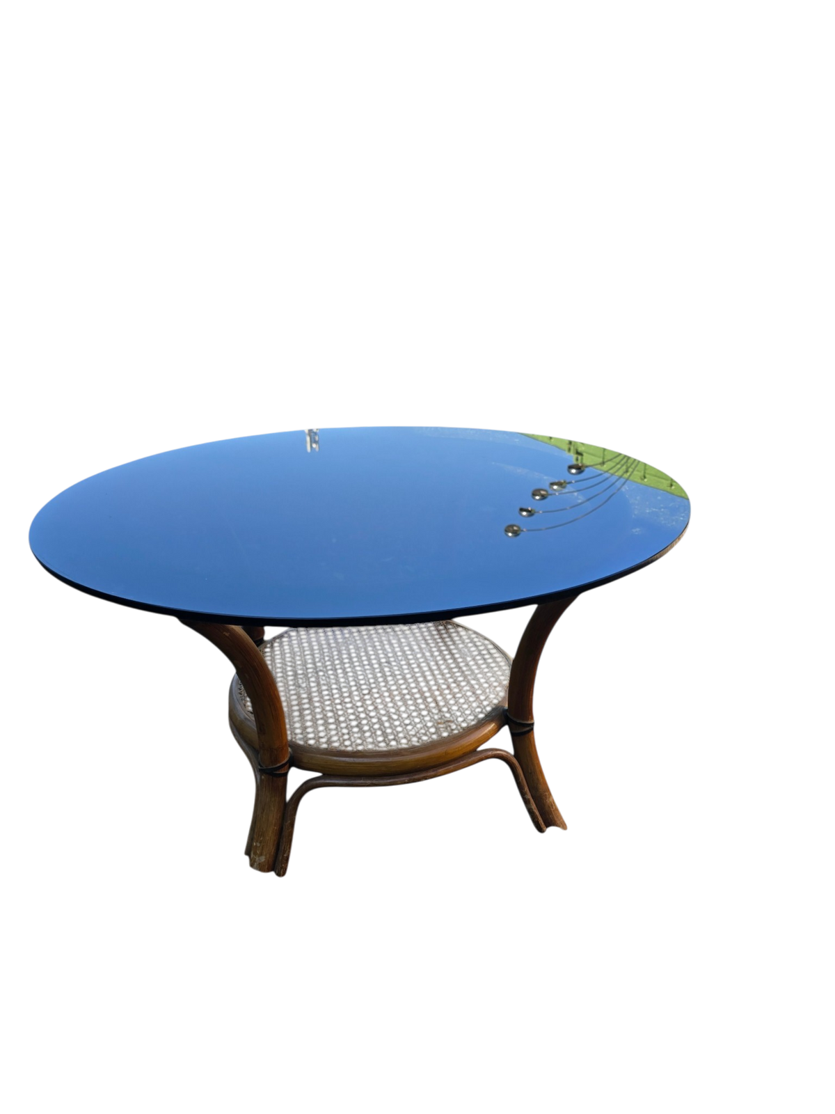 Table basse ronde en rotin, cannage et verre bleu fumé – années 1970